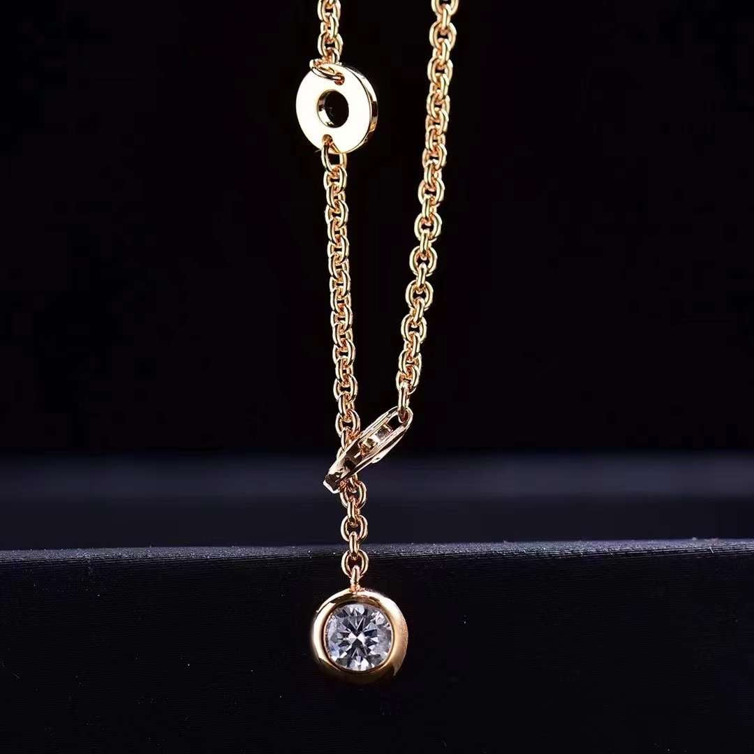 Timeless Solitaire Moissanite Pendant Necklace 18K Gold